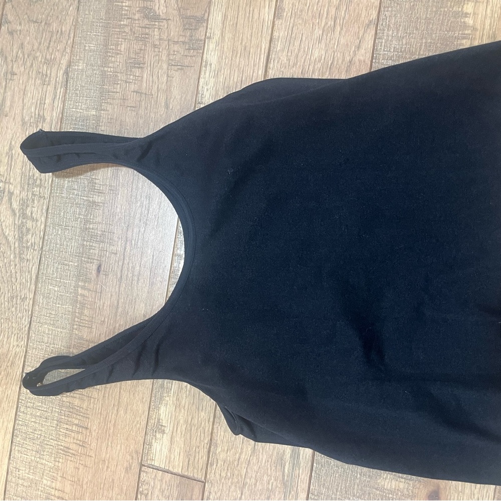 Fitted Black Sleeveless Tank Top